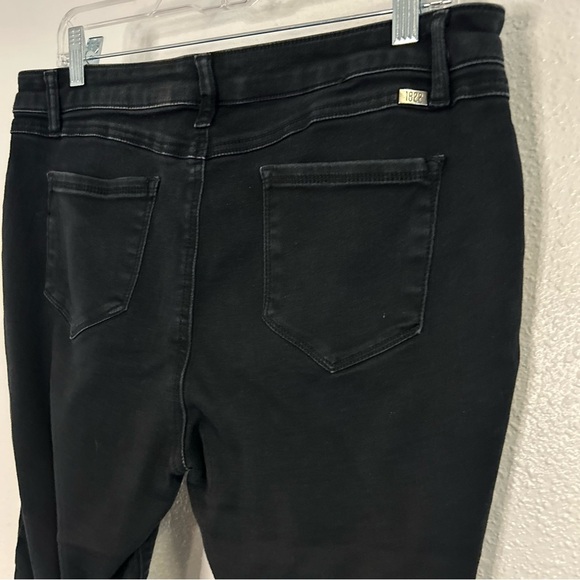 1822 Denim Women's Cropped Black Jeans Size 16 - Picture 4 of 6